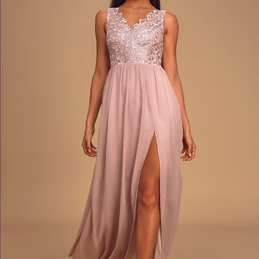 Lulu’s Dusty Lavender Embroidered Maxi Dress